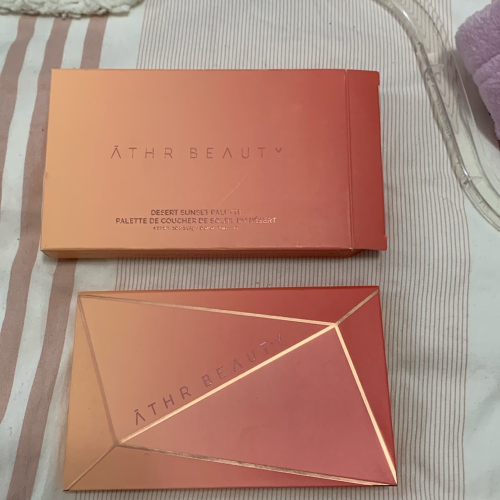Makeup palette